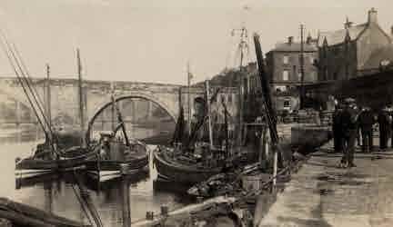 Picture of Berwick Harbour and Old Bridge