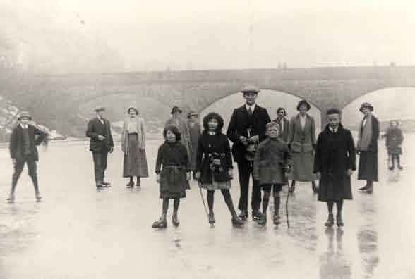 Picture of Bellingham, Ice Skaters on the North Tyne