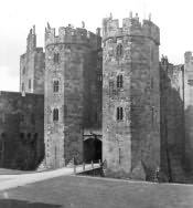 Alnwick Castle, Inner Bailey Entrance - Click for bigger image